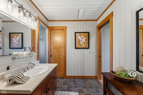 488 Town Hill Road E Nashville IN 47448