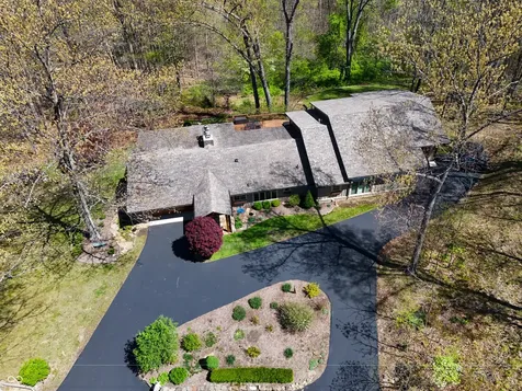 488 Town Hill Road E Nashville IN 47448