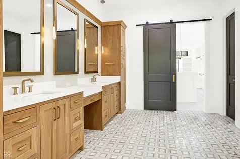 15876 Oak Park Westfield IN 46074