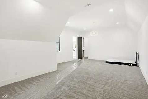 15876 Oak Park Westfield IN 46074