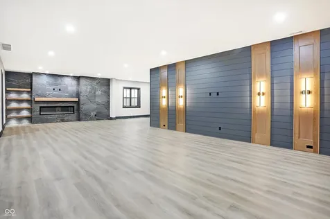 15876 Oak Park Westfield IN 46074