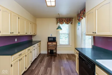 5452 University Avenue Indianapolis IN 46219