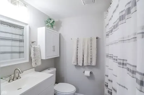 4625 Berkshire Lane Indianapolis IN 46226