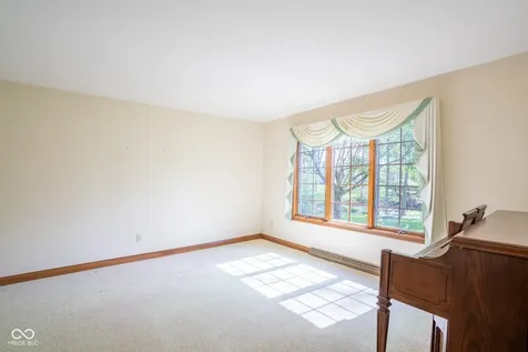1112 N Dogwood Way Greenfield IN 46140