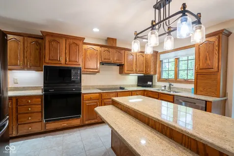 1112 N Dogwood Way Greenfield IN 46140