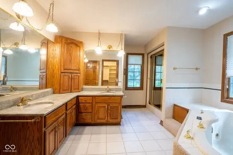 1112 N Dogwood Way Greenfield IN 46140