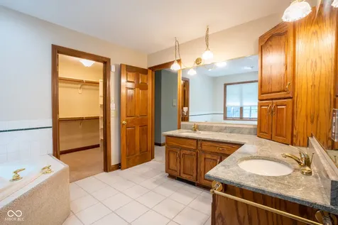 1112 N Dogwood Way Greenfield IN 46140