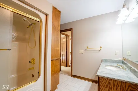 1112 N Dogwood Way Greenfield IN 46140