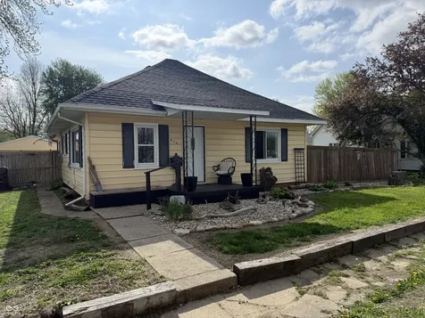 61 S West Street Rosedale IN 47874