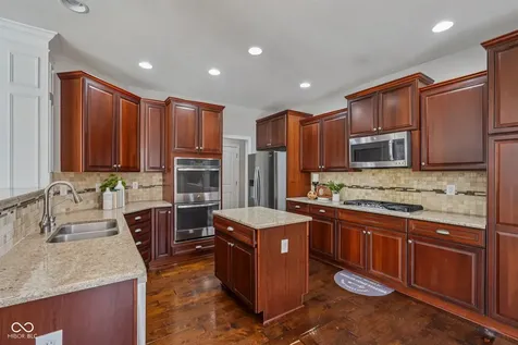 6677 W May Apple Drive Mccordsville IN 46055