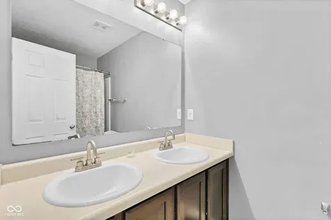 10408 Hammersley Drive Fishers IN 46040