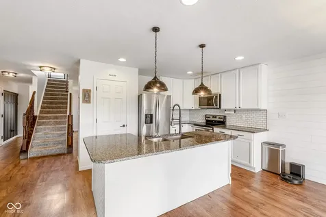 5571 W Woodhaven Drive Mccordsville IN 46055