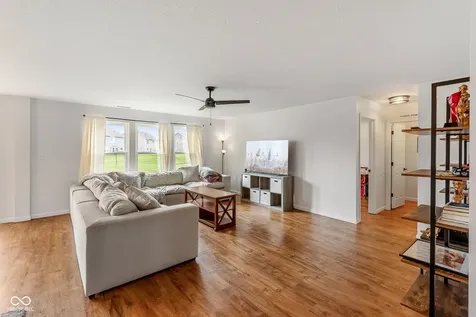 5571 W Woodhaven Drive Mccordsville IN 46055