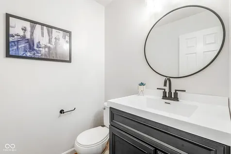5571 W Woodhaven Drive Mccordsville IN 46055