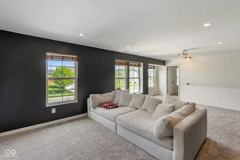5571 W Woodhaven Drive Mccordsville IN 46055