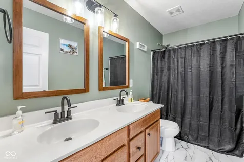 5571 W Woodhaven Drive Mccordsville IN 46055