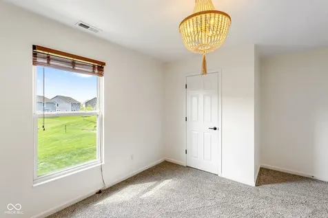 5571 W Woodhaven Drive Mccordsville IN 46055