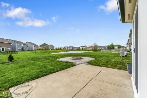 5571 W Woodhaven Drive Mccordsville IN 46055