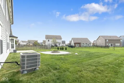 5571 W Woodhaven Drive Mccordsville IN 46055