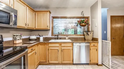 18 Ashbourne Drive Noblesville IN 46060