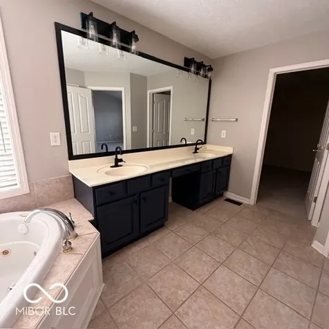 11716 Shadowwood Court Zionsville IN 46077