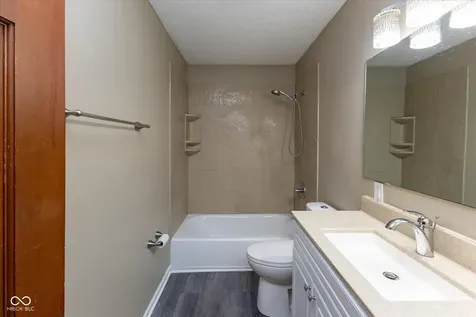 8203 Laura Lynne Lane Indianapolis IN 46217