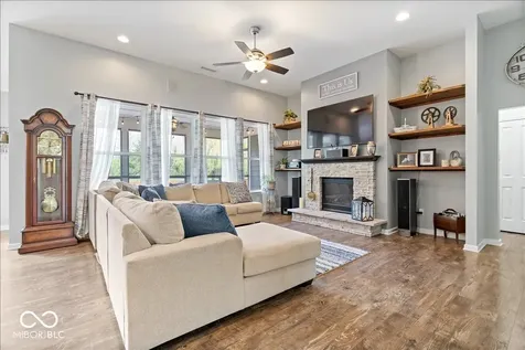 15830 Oakhurst Lane Fishers IN 46040
