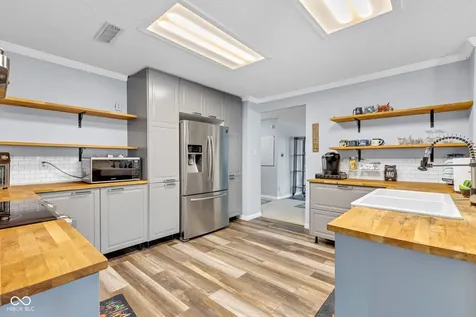 10255 Lothbury Circle Fishers IN 46037