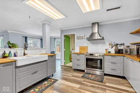 10255 Lothbury Circle Fishers IN 46037