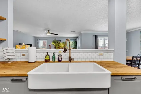 10255 Lothbury Circle Fishers IN 46037