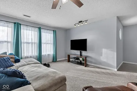 10255 Lothbury Circle Fishers IN 46037