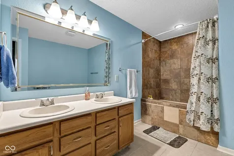 10255 Lothbury Circle Fishers IN 46037