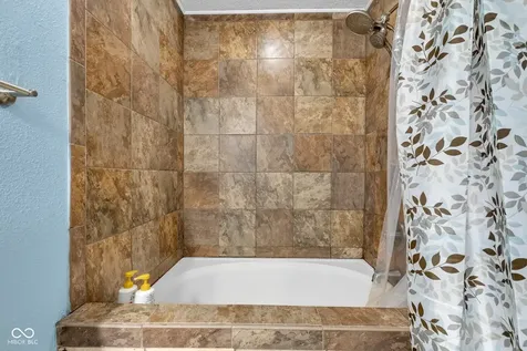 10255 Lothbury Circle Fishers IN 46037