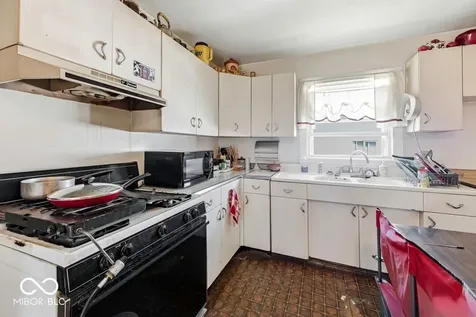 3305 S Lyons Avenue Indianapolis IN 46221