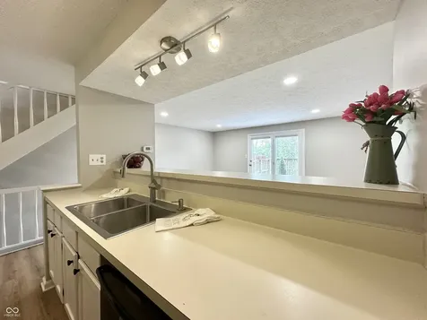 7975 Glen View Drive Indianapolis IN 46236