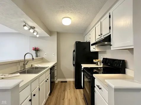 7975 Glen View Drive Indianapolis IN 46236