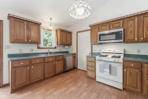 8768 Meadowridge Lane Indianapolis IN 46217