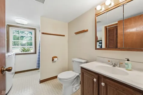 8768 Meadowridge Lane Indianapolis IN 46217