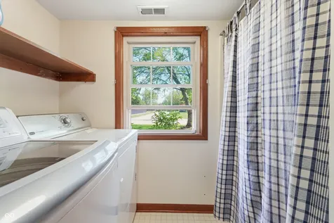 8768 Meadowridge Lane Indianapolis IN 46217