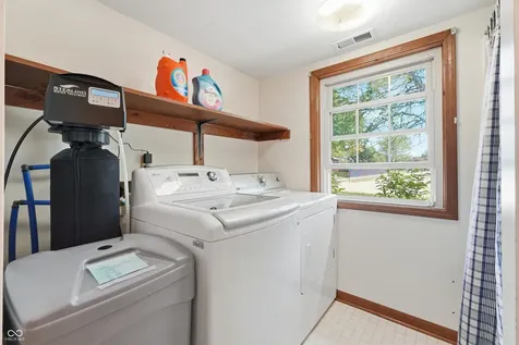 8768 Meadowridge Lane Indianapolis IN 46217