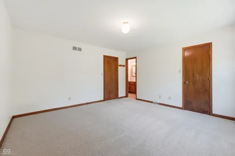 8768 Meadowridge Lane Indianapolis IN 46217