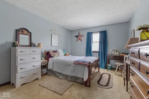 2367 E 400 N Whiteland IN 46184