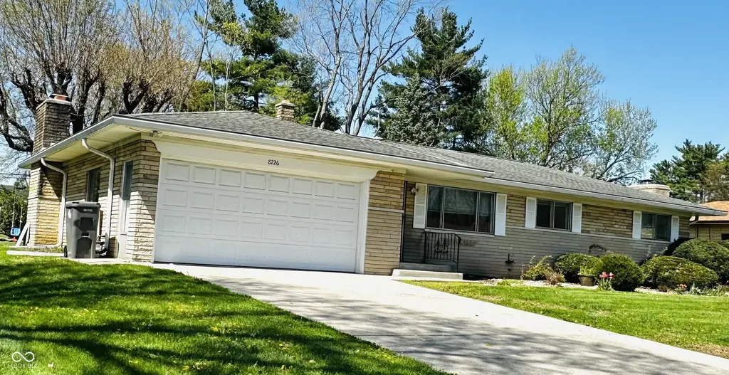 8226 Laura Lynne Lane Indianapolis IN 46217
