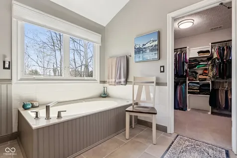 11217 Woods Bay Lane Indianapolis IN 46236
