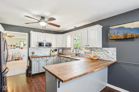 1694 Williamsburg Lane Franklin IN 46131