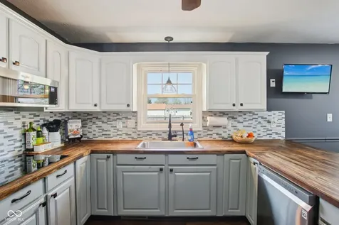 1694 Williamsburg Lane Franklin IN 46131