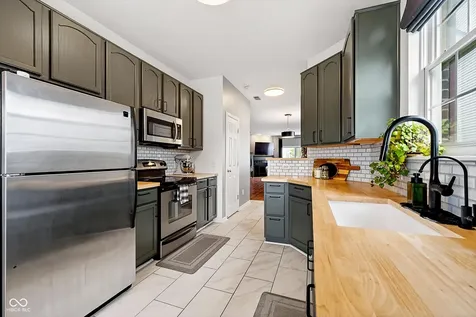 5501 Pelham Way Indianapolis IN 46216