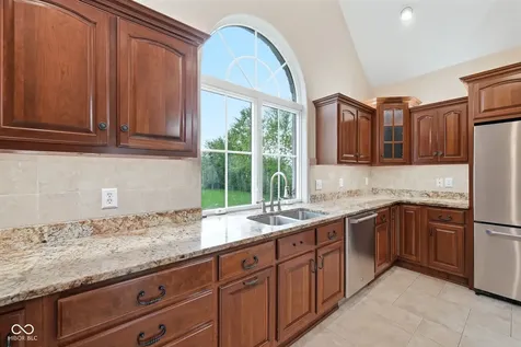 1646 E 600 N Whiteland IN 46184