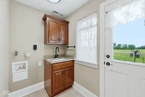 1646 E 600 N Whiteland IN 46184