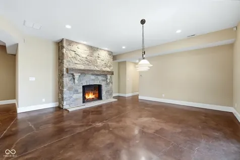 1646 E 600 N Whiteland IN 46184